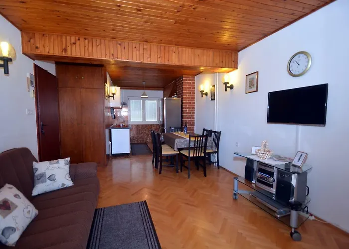 Mimica-croatia , , Center