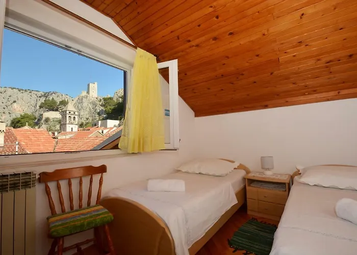 Mimica-croatia , , Center *