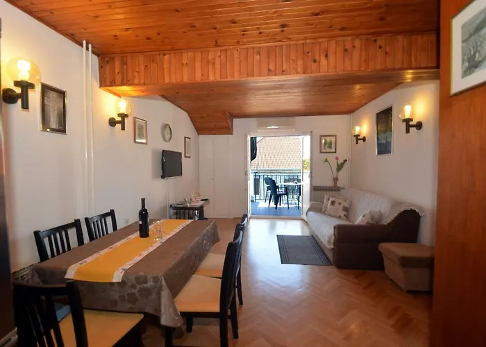 Mimica-croatia , , Center